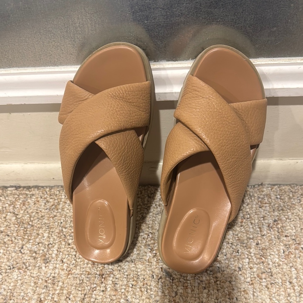 Vionic Tan Sandals with Crisscross Straps and Thick Sole